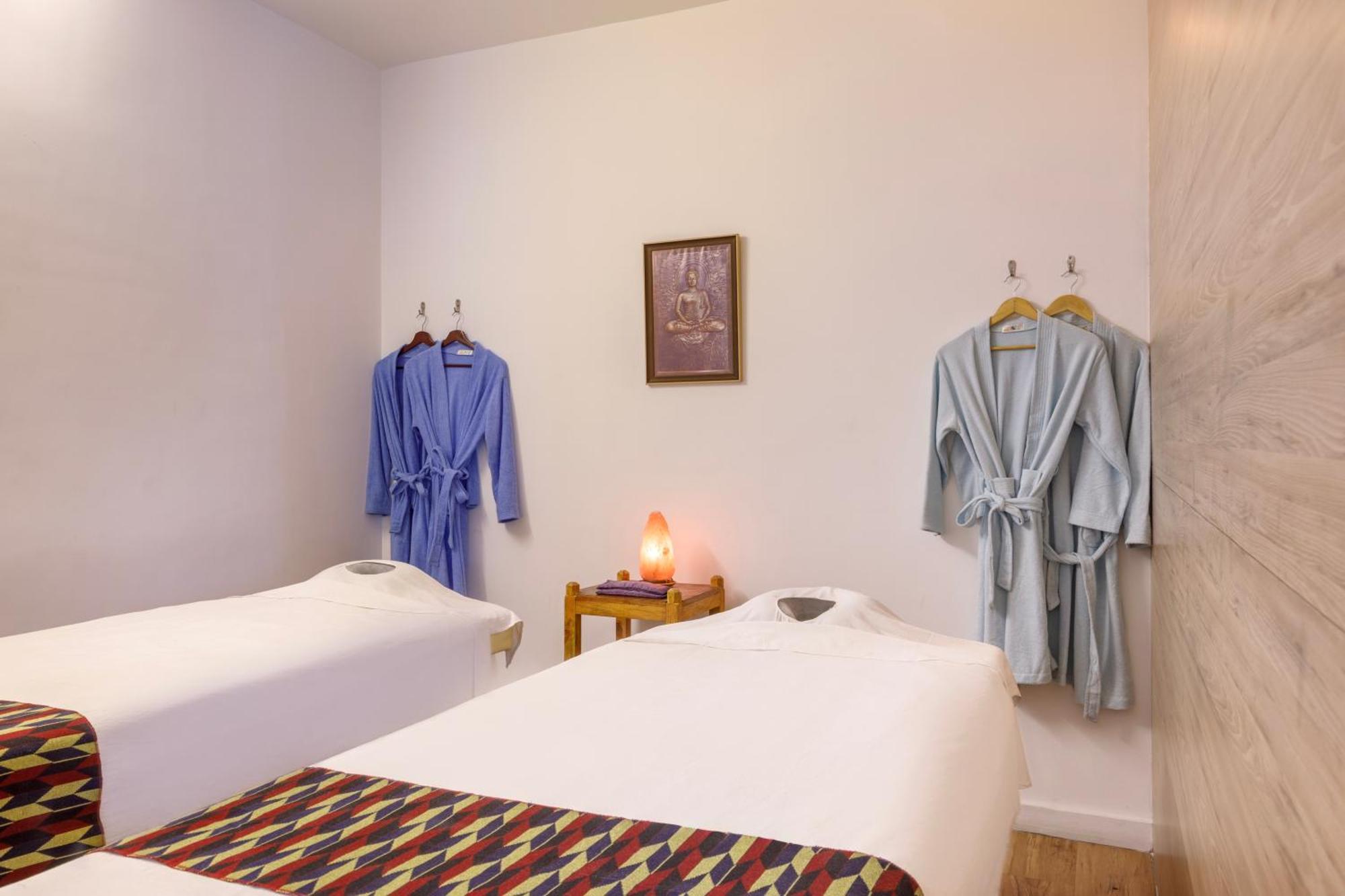 Hotel Ambassador By Ace Hotels Катманду Екстериор снимка